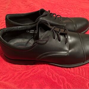 Dexter Black Oxfords‎ with Smooth Leather Upper and Laced Design